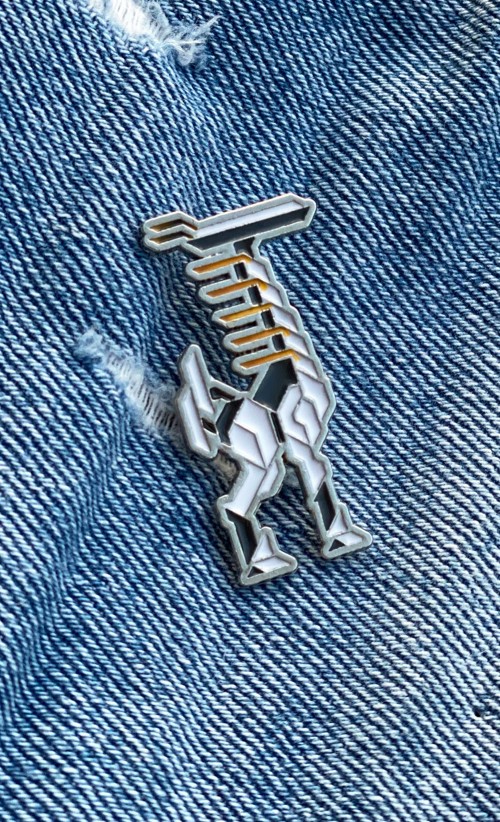 Image of the Tallneck enamel pin from our Horizon Forbidden West collection