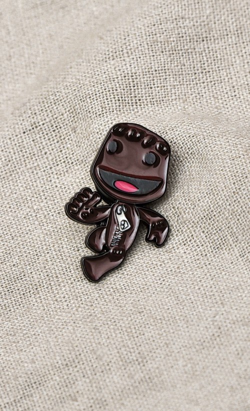 Image of the Sackboy Enamel pin from our Sackboy collection
