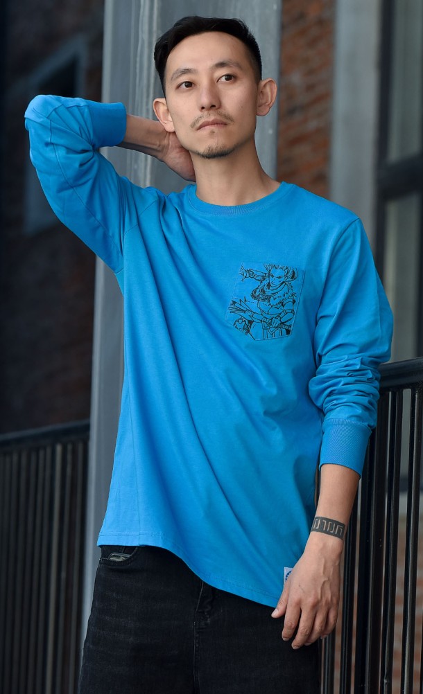 Model wearing the Aloy Longsleeve T-shirt from our Horizon Forbidden West collection