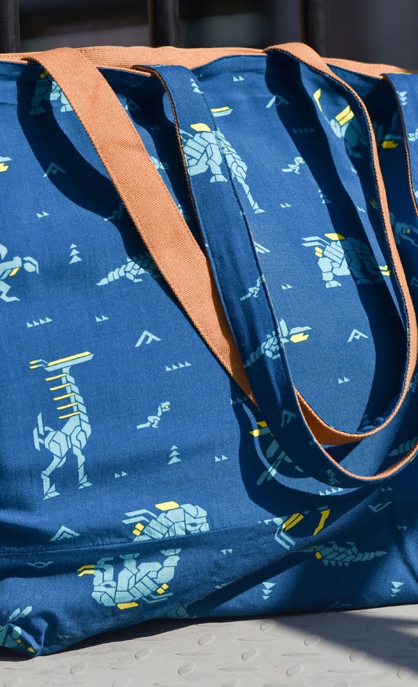 Close up detail of the other side on the Seeker Reversible Tote bag from our Horizon Forbidden West collection