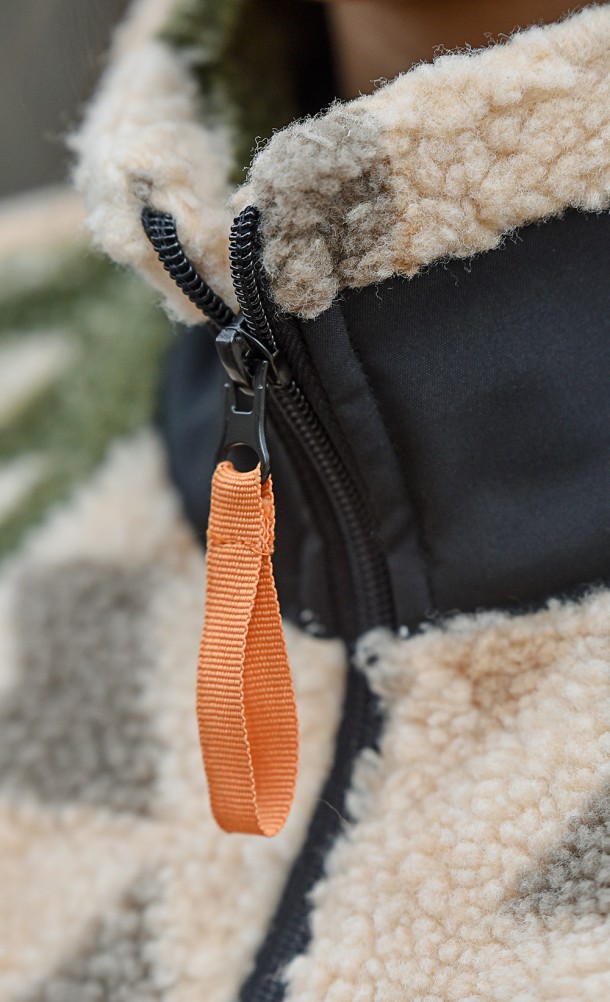Close up detail on the zip of the Focus Fleece from our Horizon Call of the Mountain collection